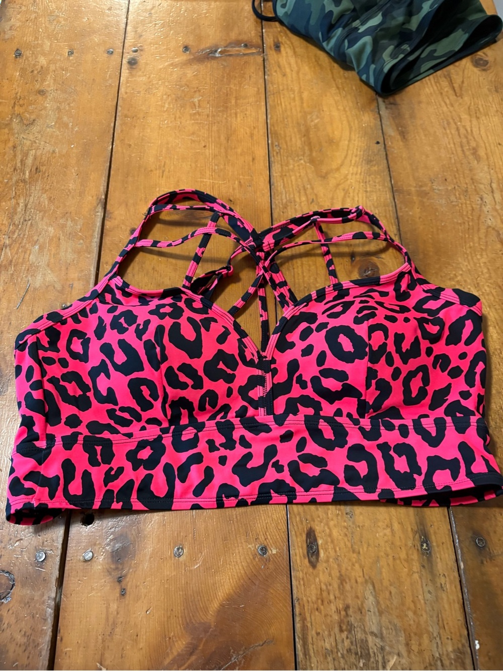 torrid Hot Pink and Black Leopard Swim top size 2x never worn